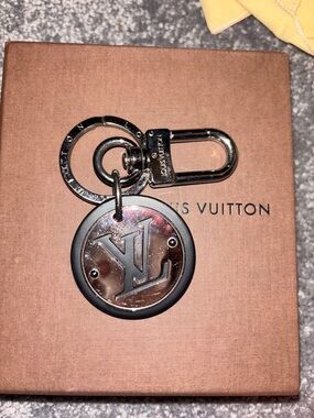 Louis Vuitton Silver and Black LV Round Key Charm